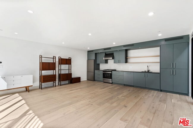 Building Photo - 4053 Sapphire Dr