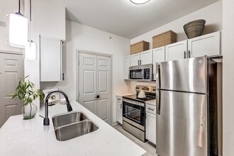 Building Photo - Anthem Town East