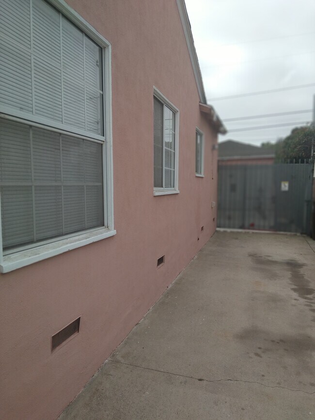 Building Photo - 2724 W Caldwell St