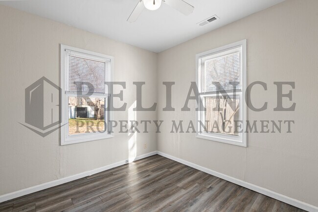 Building Photo - 224 Grover Ave