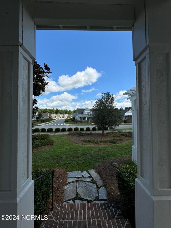 Building Photo - 819 Meadowsweet Ln