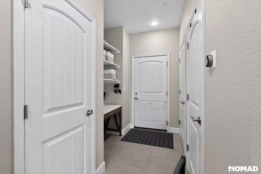 Building Photo - 15627 Kitchener Way