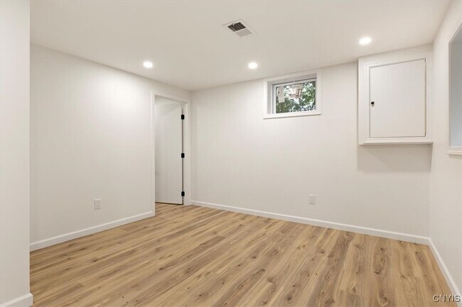 Building Photo - 7377 Merriman Rd
