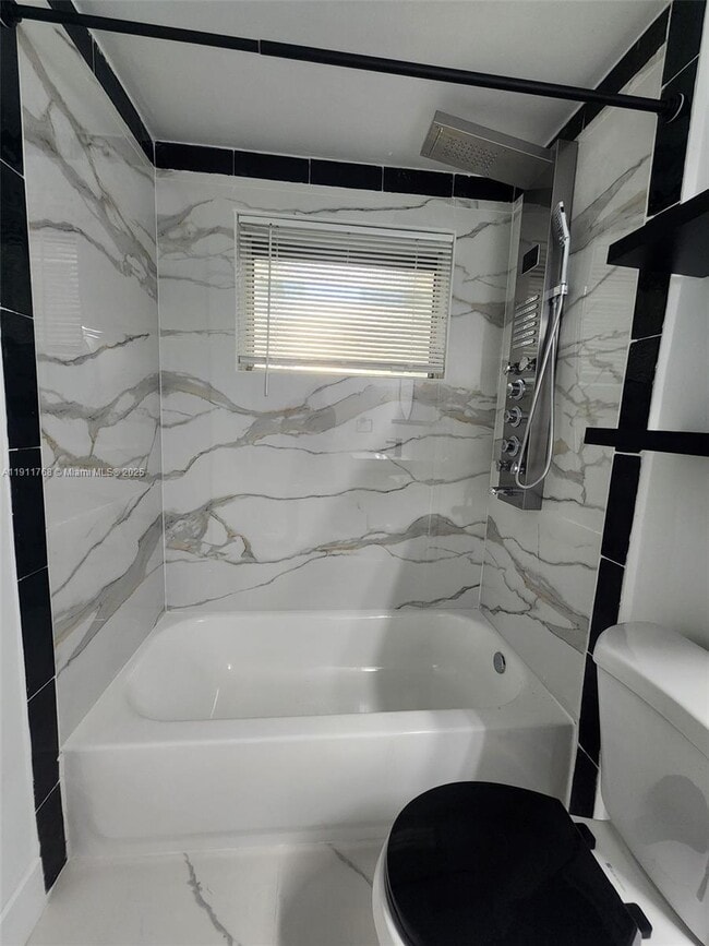 Building Photo - 2101 Normandy Dr