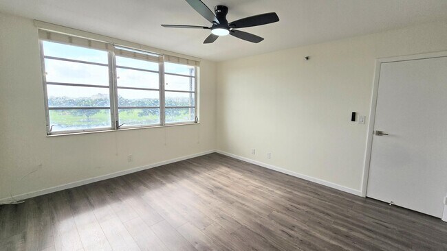 Building Photo - 3100 W Rolling Hills Cir