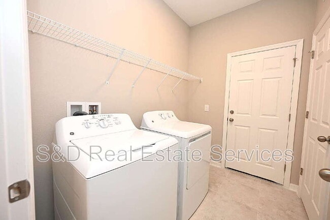 Building Photo - 5507 Freesia Dr