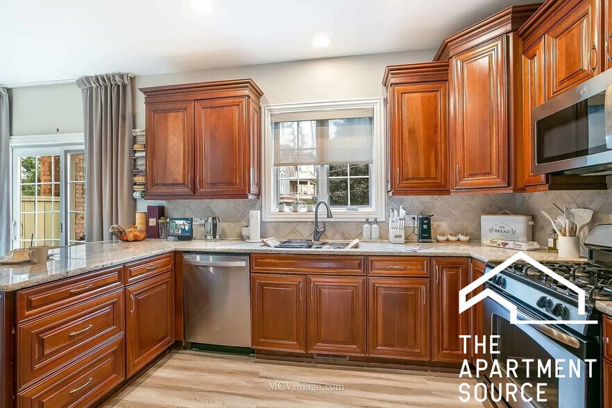 Building Photo - 148 Kimball St