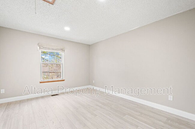 Building Photo - 2578 E Nichols Cir