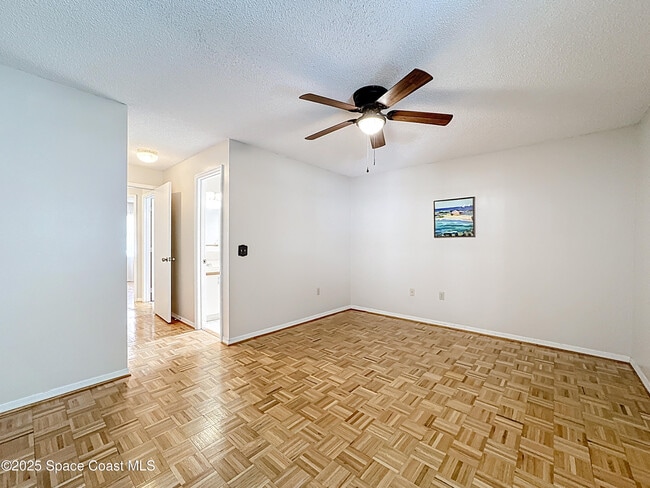 Building Photo - 3033 Dunhill Dr