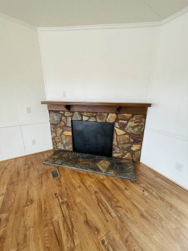 Building Photo - 3 BR, 2 BA doublewide in Pikeville school district