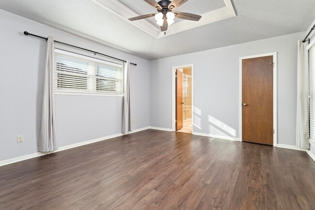 Building Photo - 6760 Gladys Ave