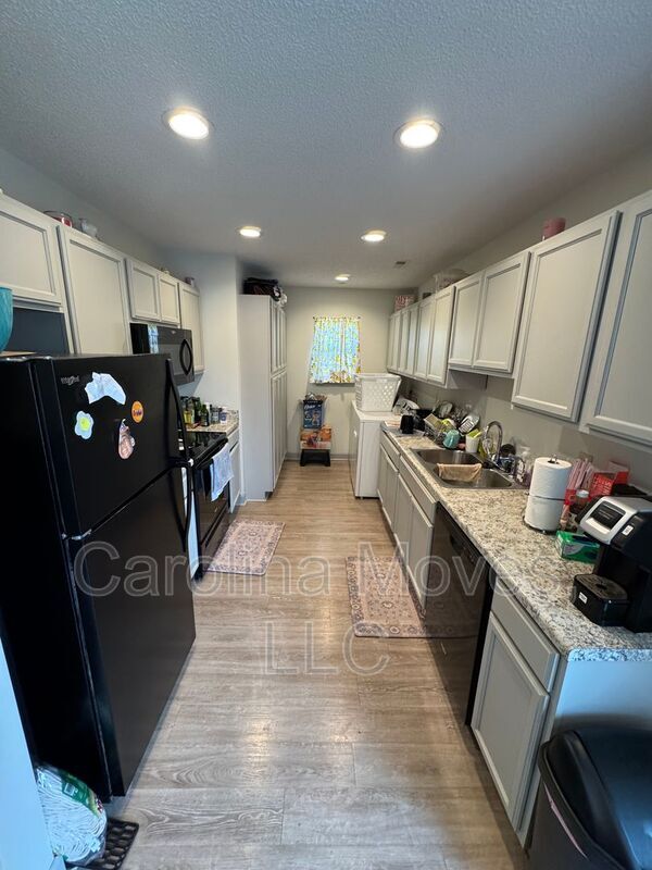 Building Photo - 260 Mabry St
