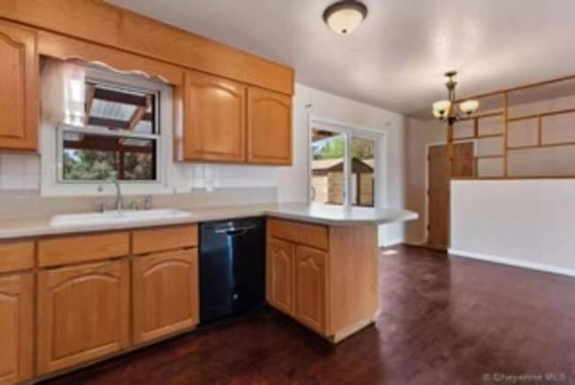 Building Photo - MUST SEE 4 BEDROOM 2 BATHROOM HOUSE NORTH ...
