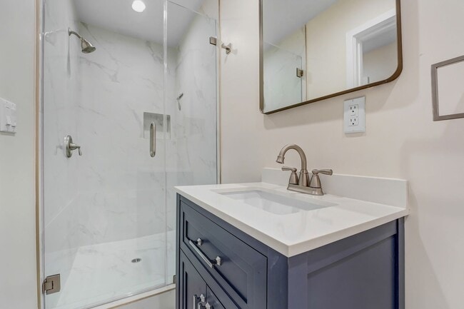 Building Photo - Stunning 3-Bedroom + Den Lease | Brand New...