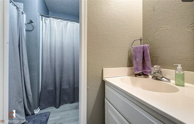 Building Photo - 1701 Signature Dr