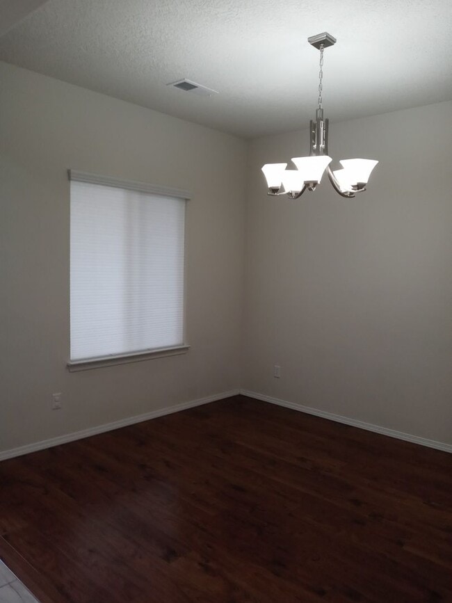 Building Photo - FOUR BEDROOMS!