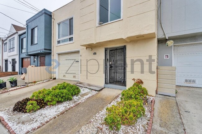 Building Photo - 1714 44th Ave