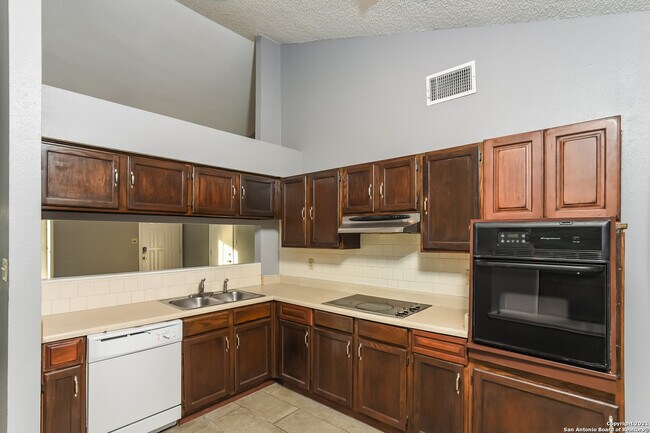 Building Photo - 5927 Catalina Sunrise Dr