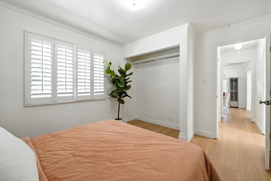 Building Photo - 5841 Arroyo Dr