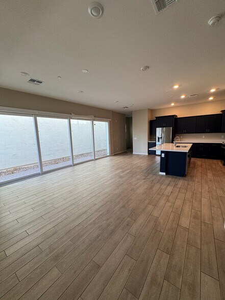 Building Photo - 277 E Azalea Dr