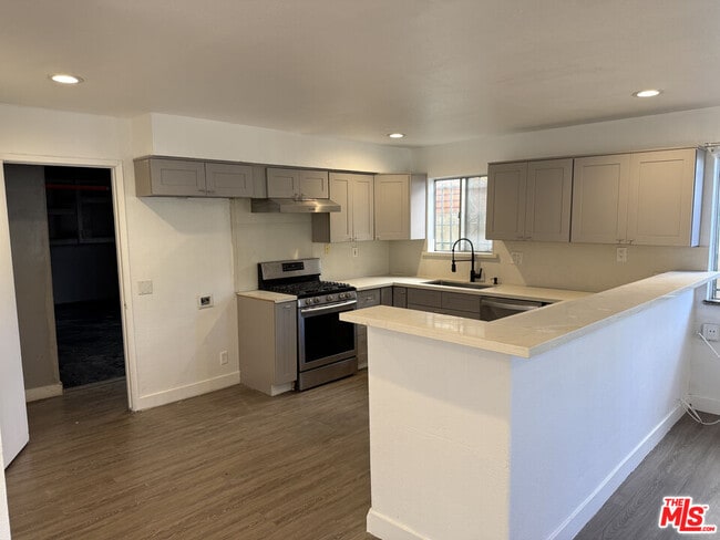 Building Photo - 1505 S Dunsmuir Ave