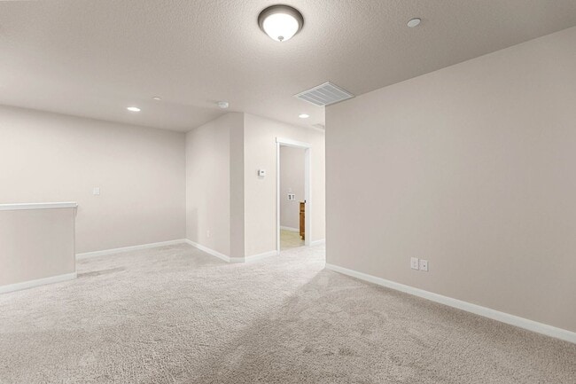 Building Photo - Gorgeous Townhome in Ridgefield!