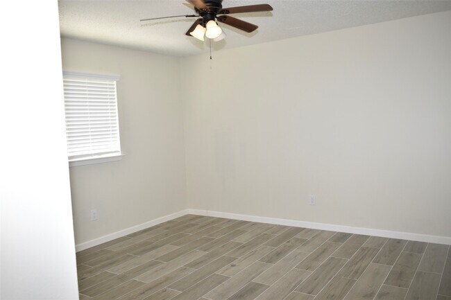 Building Photo - 2511 Maple Tree Ct