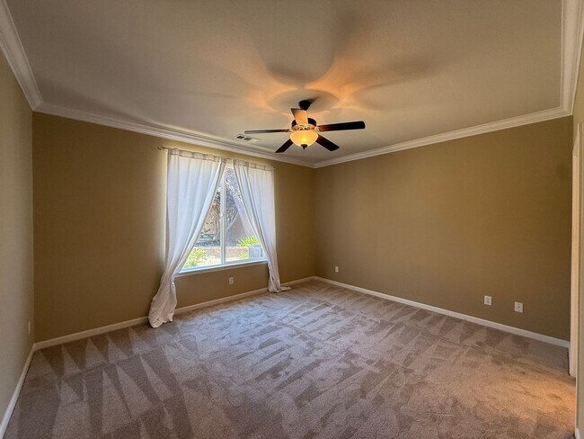 Building Photo - 55+ Community Home in Great Condition!
