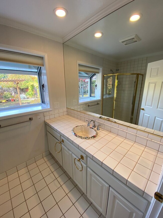 Building Photo - 3 Bed 2 Bath SIngle Family Home In Walnut Creek (Water, Garbage, Internet Are Included In The Rent)