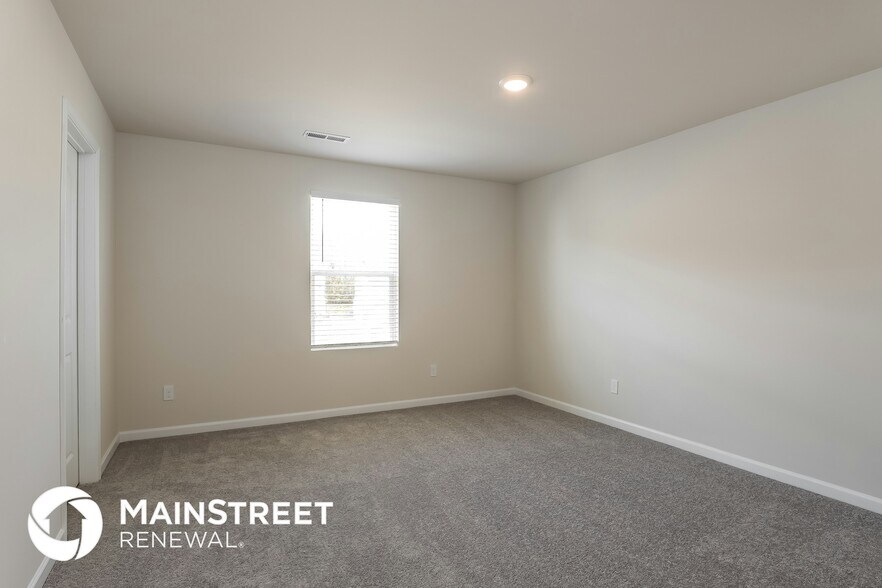 Building Photo - 427 Winsley Dr