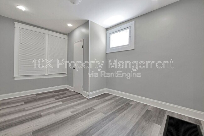 Building Photo - 26 Whitethorne Ave