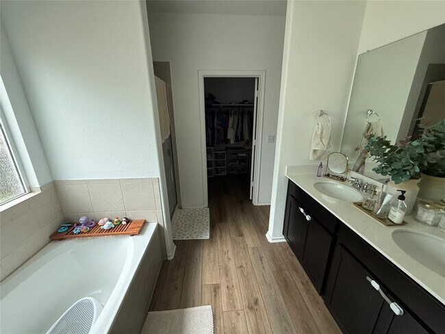 Building Photo - 380 Mendoza