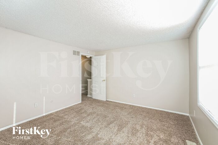 Building Photo - 2722 Pawnee Dr