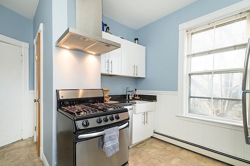 Primary Photo - 140 Columbia St