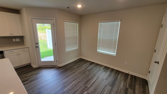 Building Photo - 3 bed, 2.5 Bath Townhome Available in Reid...