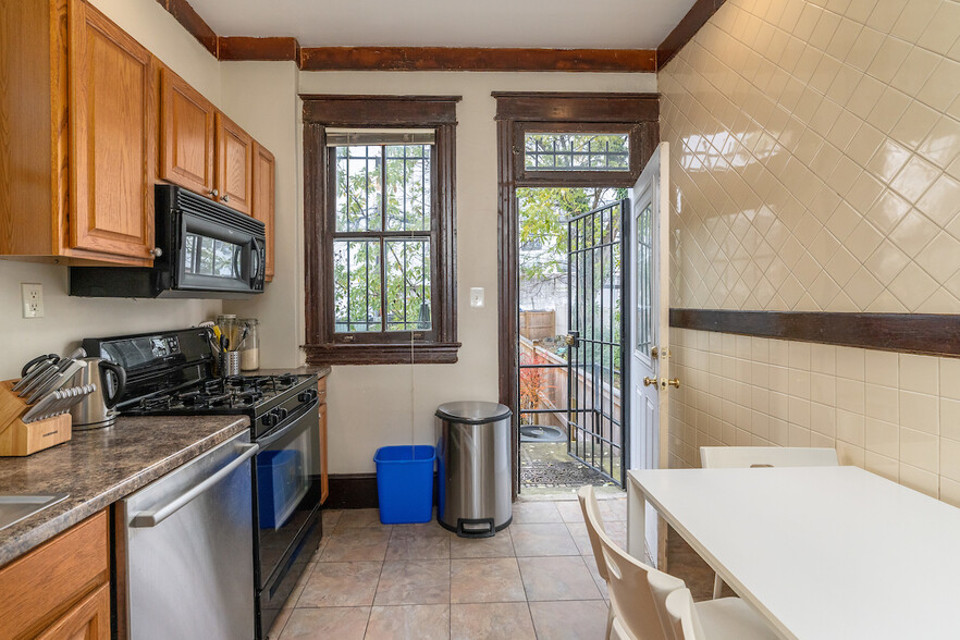 kitchen - 724 13th St SE