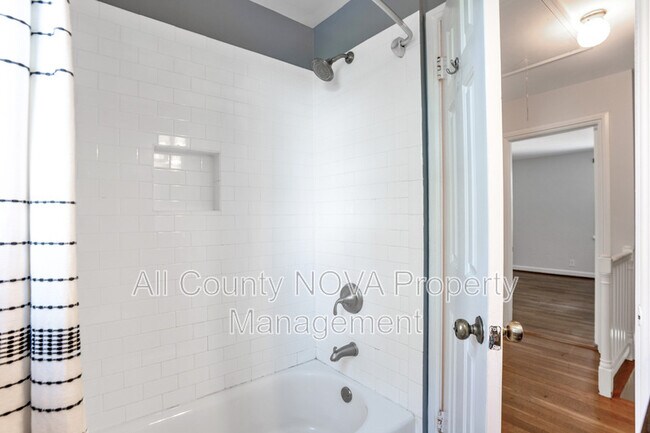 Building Photo - 2925 S Dinwiddie St