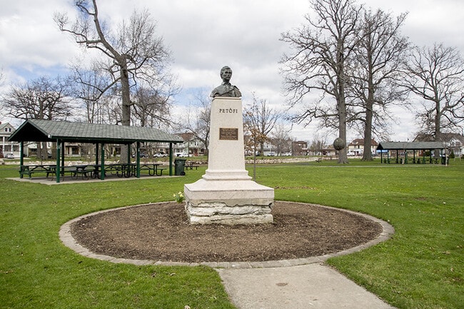 Building Photo - 98 Royal Ave