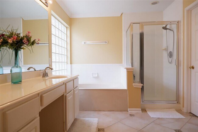 Building Photo - 2610 Parkbriar Ln