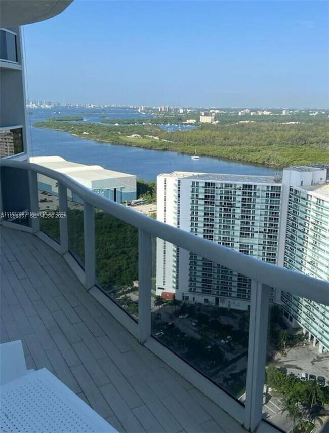 Building Photo - 15811 Collins Ave