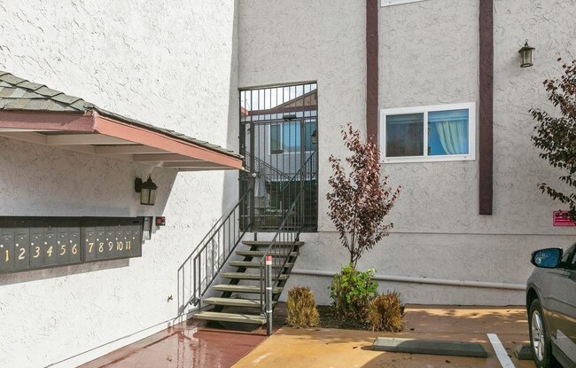 Building Photo - Large One Bedroom in University Heights wi...