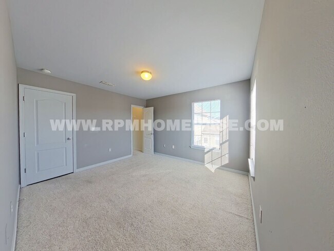 Building Photo - Spacious 4-Bedroom Home in South Crestview...