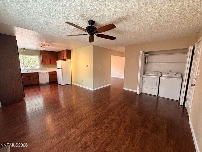 Building Photo - 1076 Palmwood Dr