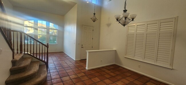 Building Photo - Beautiful 4 Bedroom 2.5 Bathroom Home on Large Lot in Elk Grove