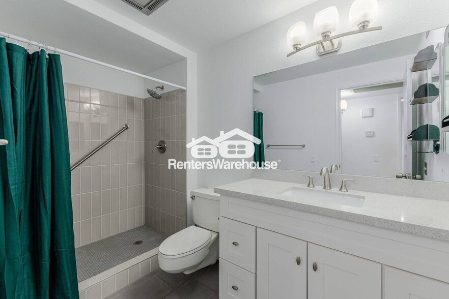 Building Photo - 13211 N Cedar Dr