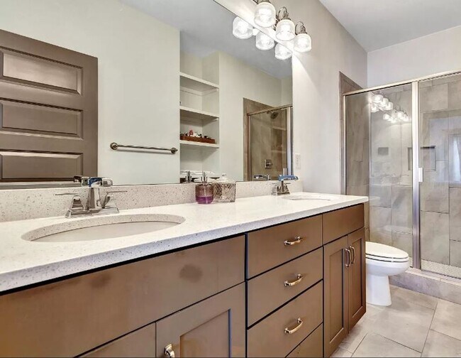 Building Photo - 3BR/3.5BA, Three story Townhome in the Nat...