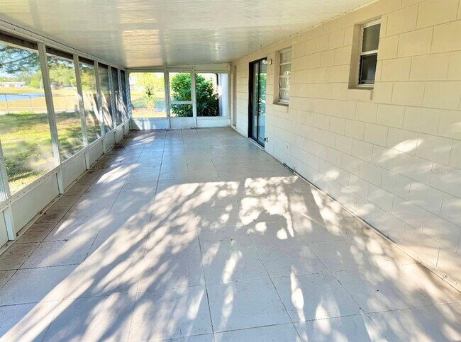 Building Photo - 810 Royal Palm Dr