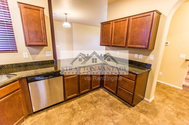 Building Photo - 976 S Adam Way