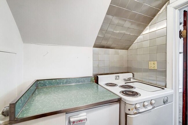 Building Photo - 2881 Observatory Ave