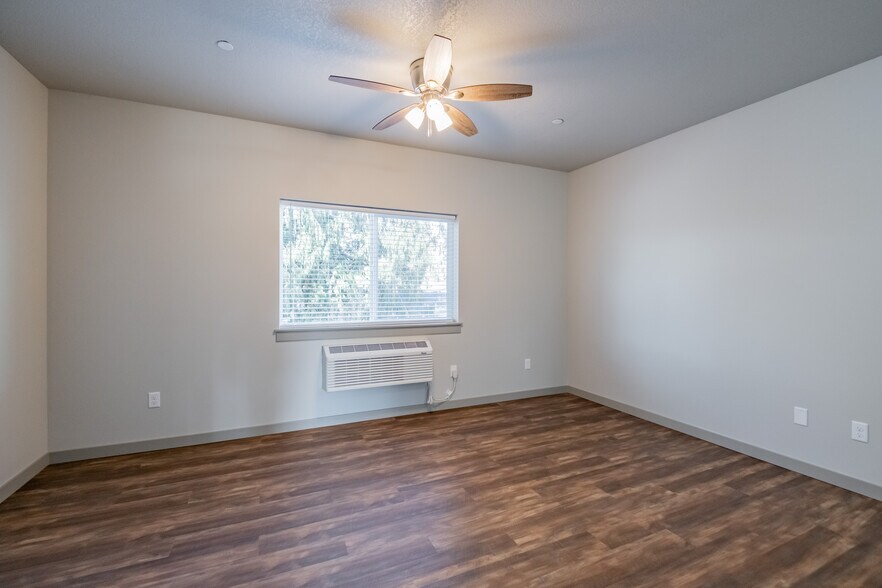 Building Photo - 384 24th St NE